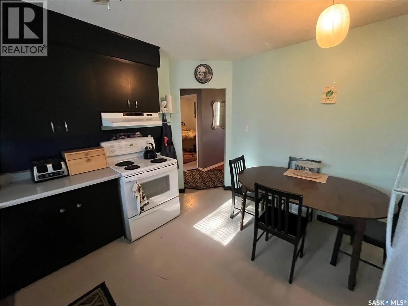 221 2nd AVENUE W