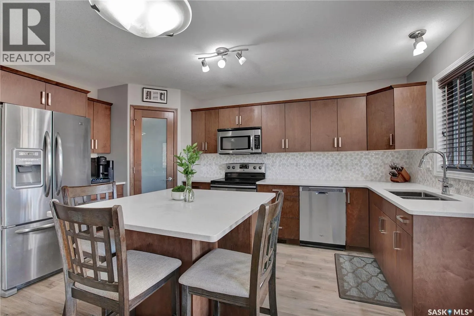 609 Reimer ROAD