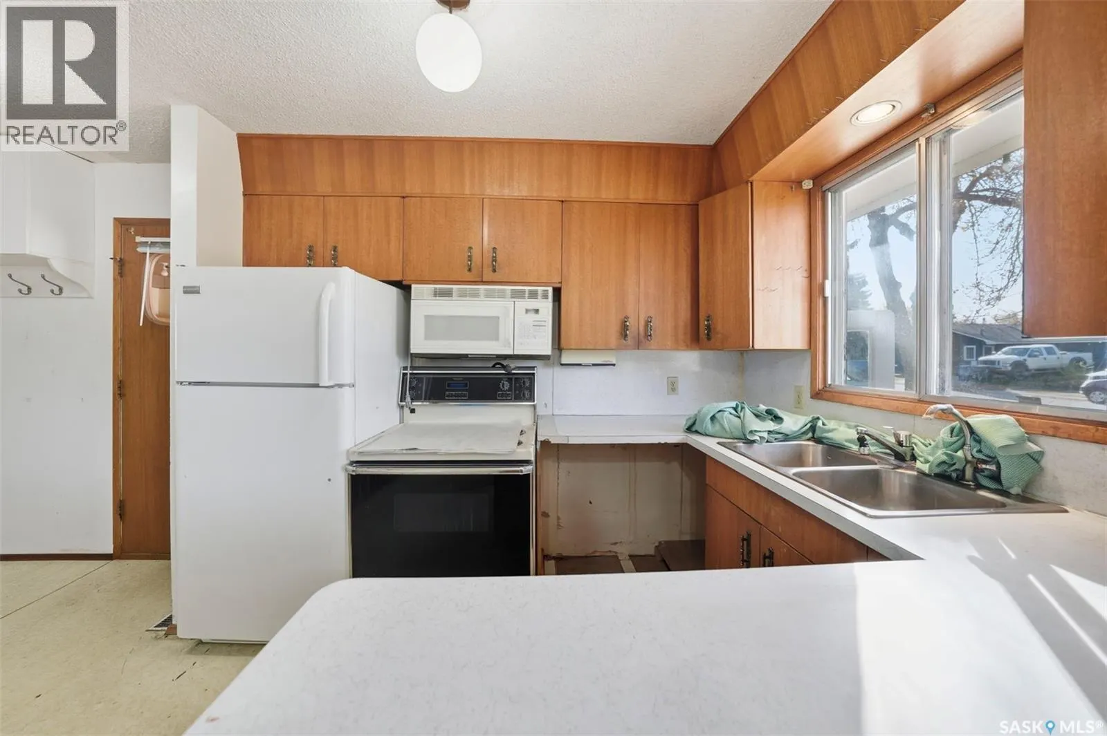 117 3rd STREET E