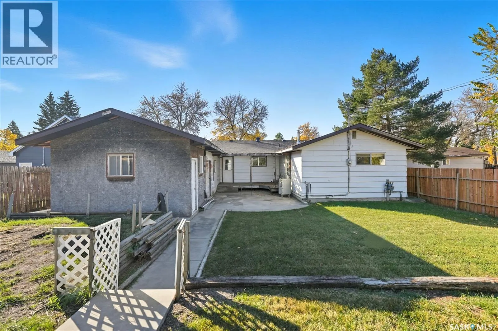 117 3rd STREET E