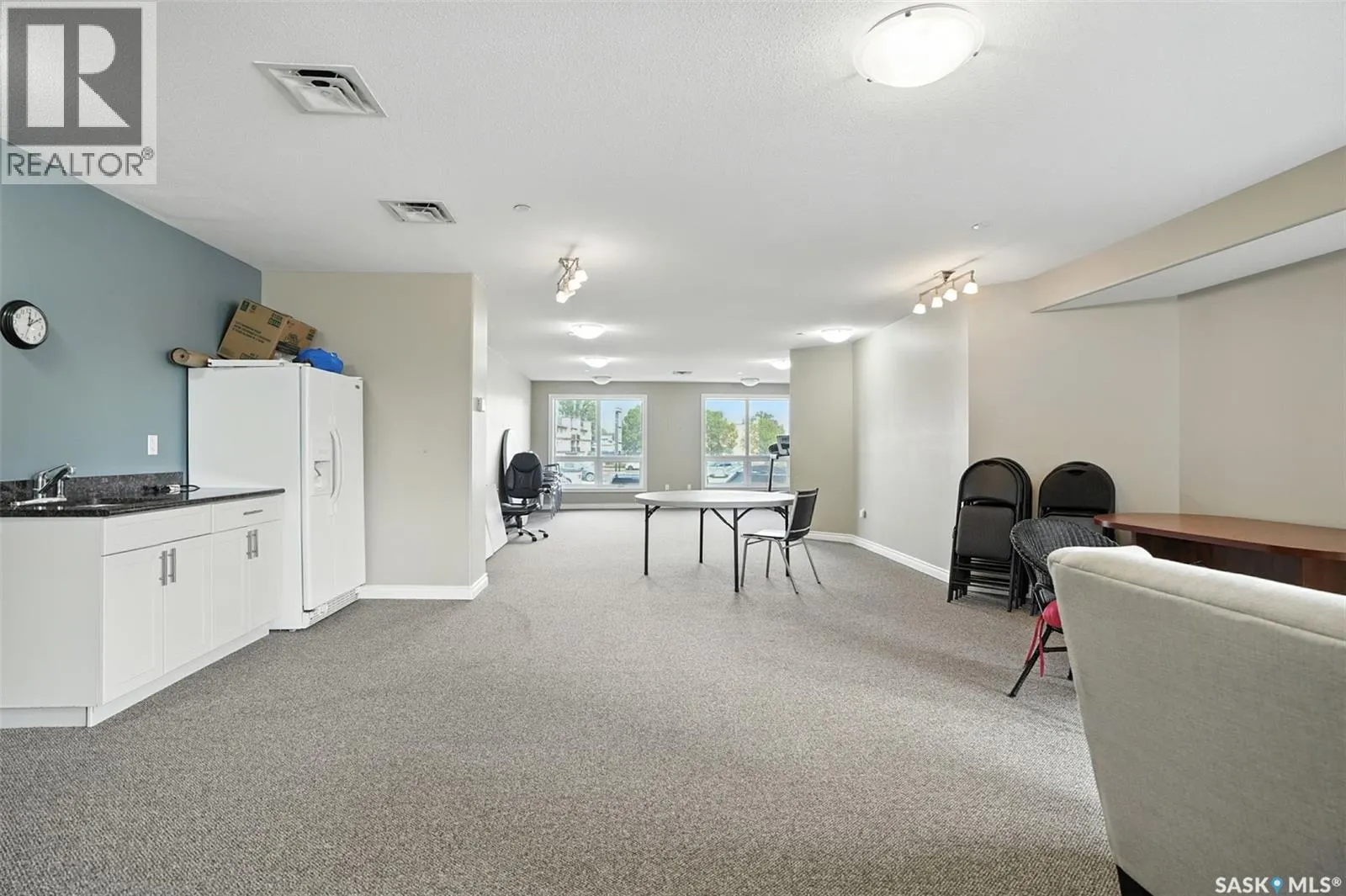 305 227 Pinehouse DRIVE