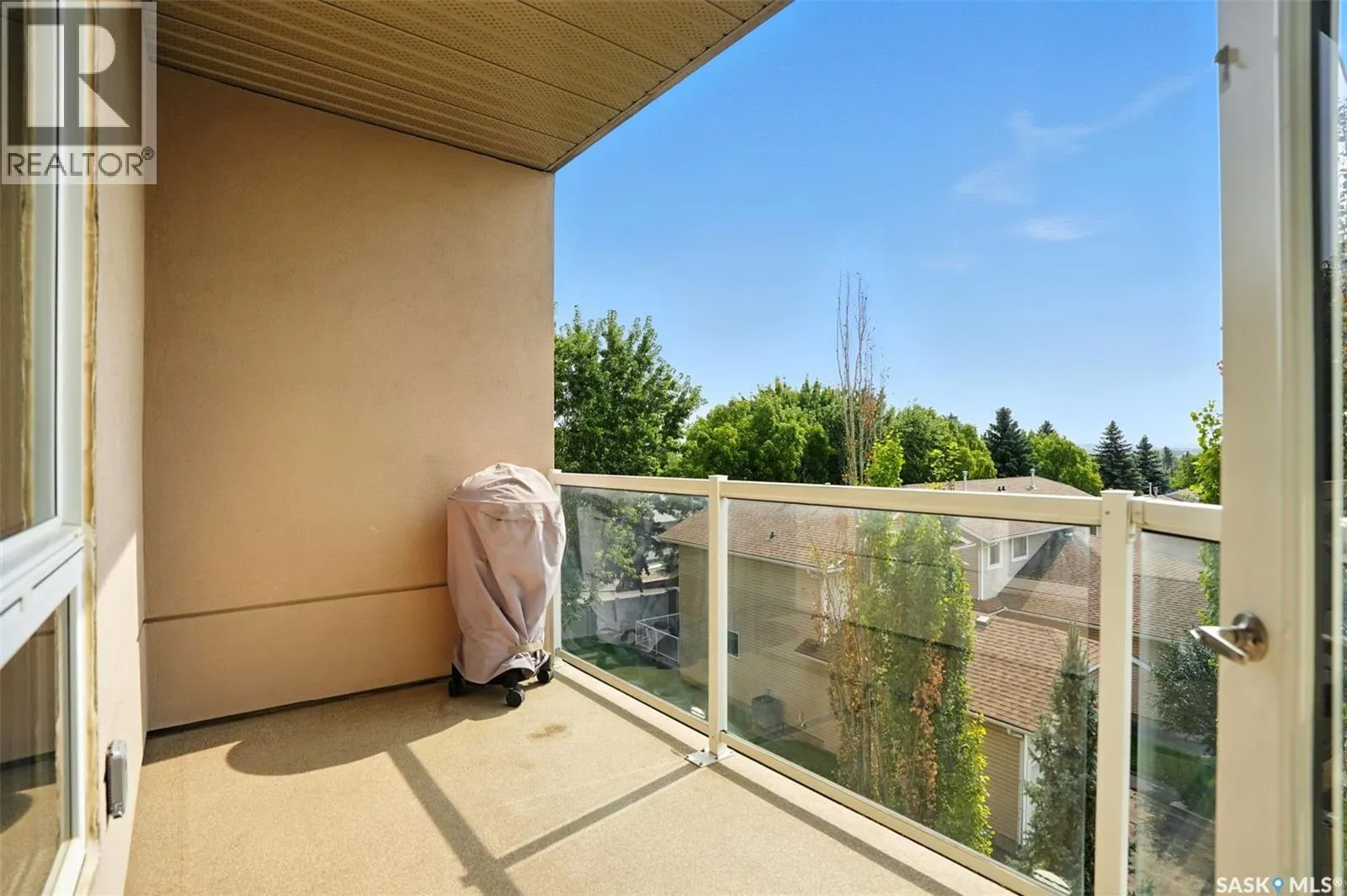305 227 Pinehouse DRIVE