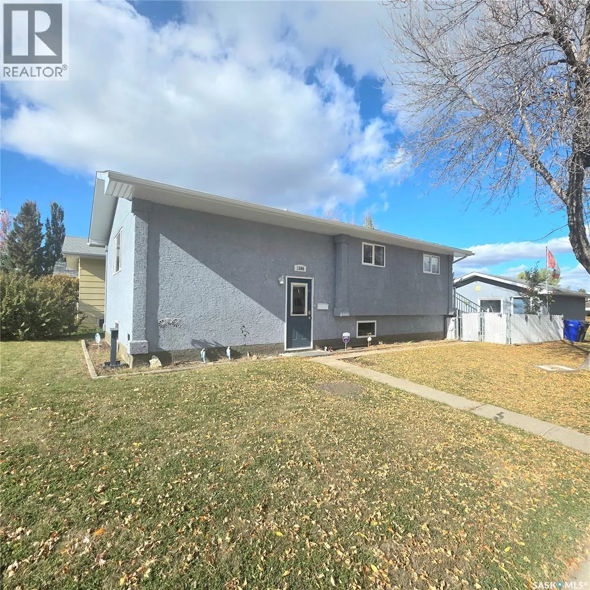 1596 McIntosh DRIVE