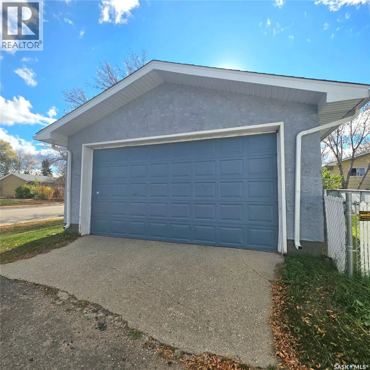 1596 McIntosh DRIVE
