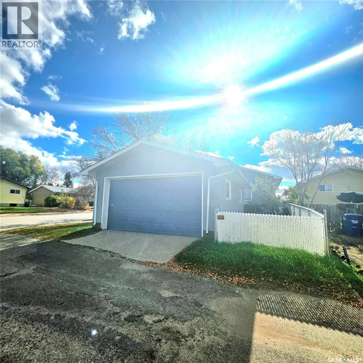 1596 McIntosh DRIVE