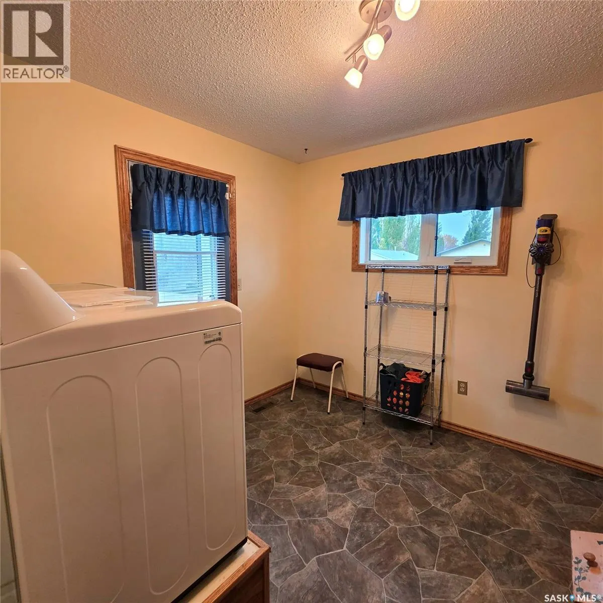 1596 McIntosh DRIVE