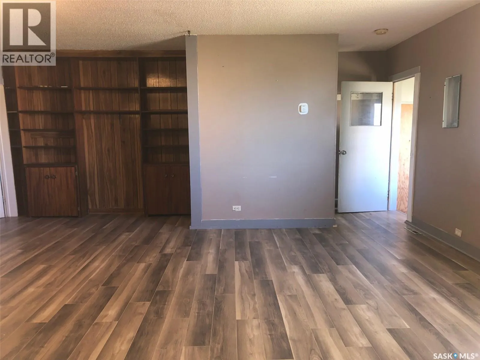 26 2nd AVENUE NE