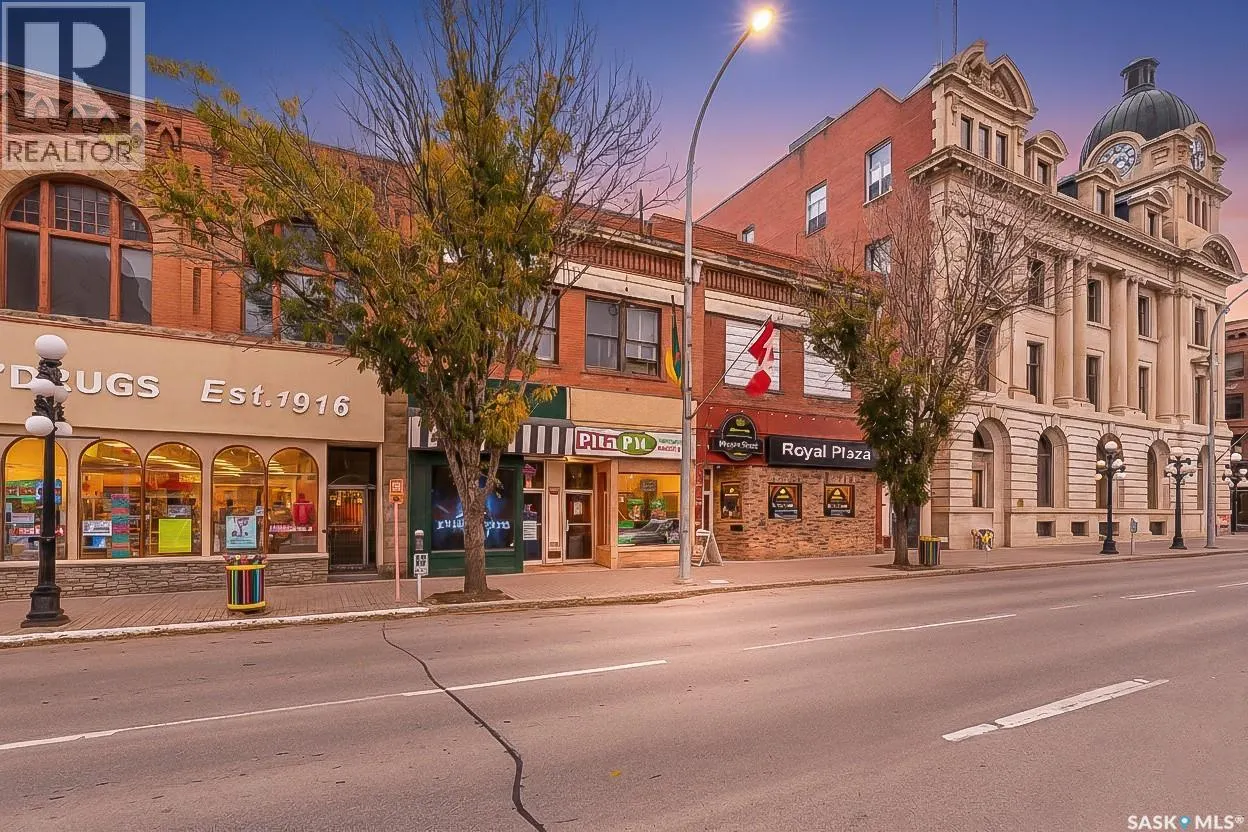 220-222 Main STREET N