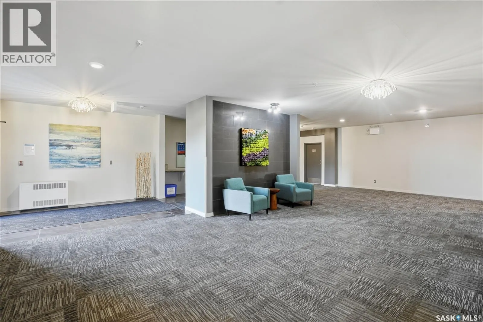 221 235 Evergreen SQUARE