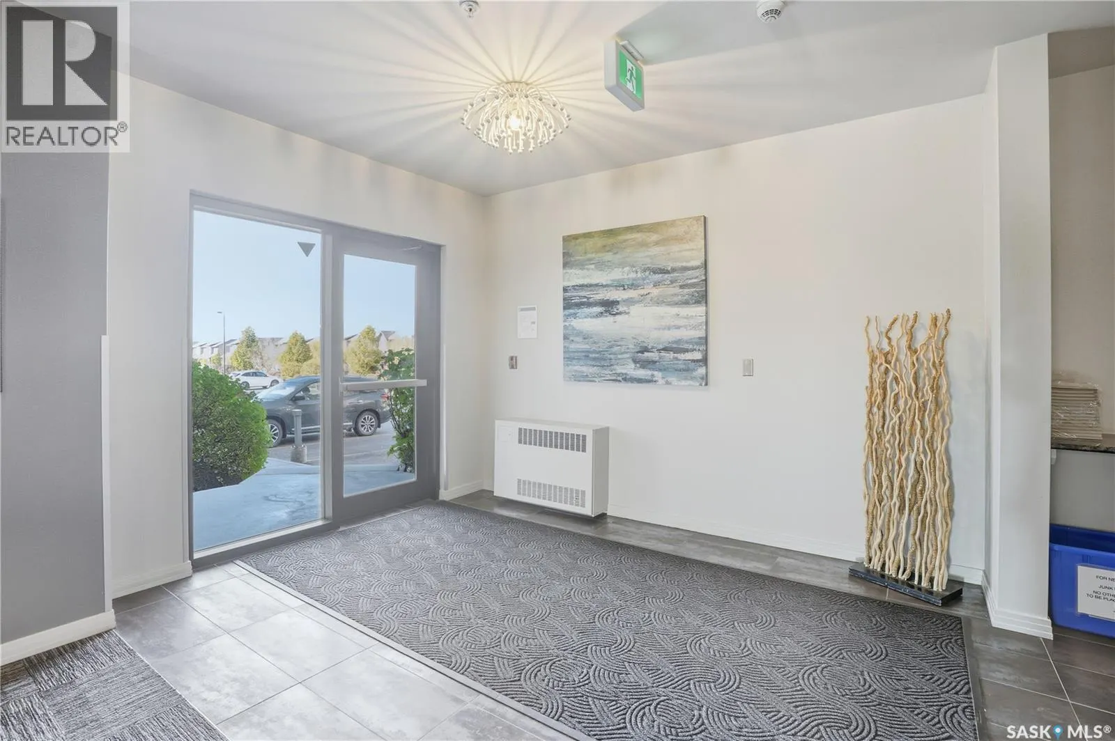 221 235 Evergreen SQUARE