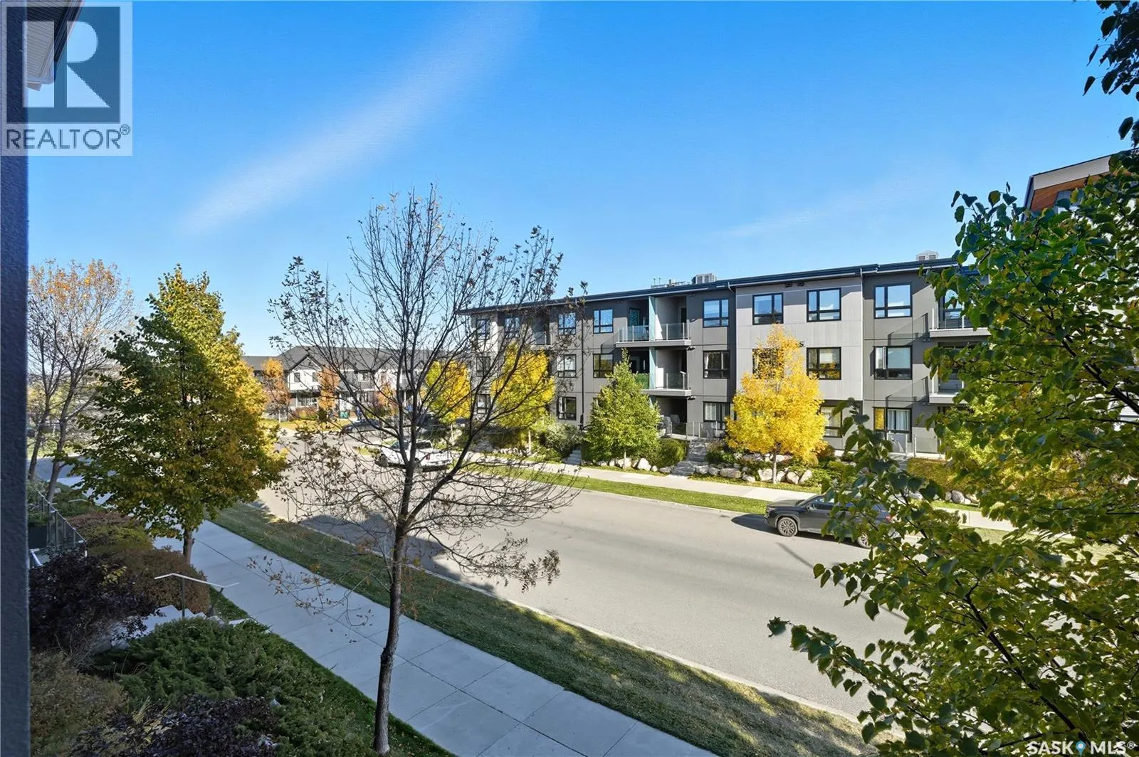 221 235 Evergreen SQUARE