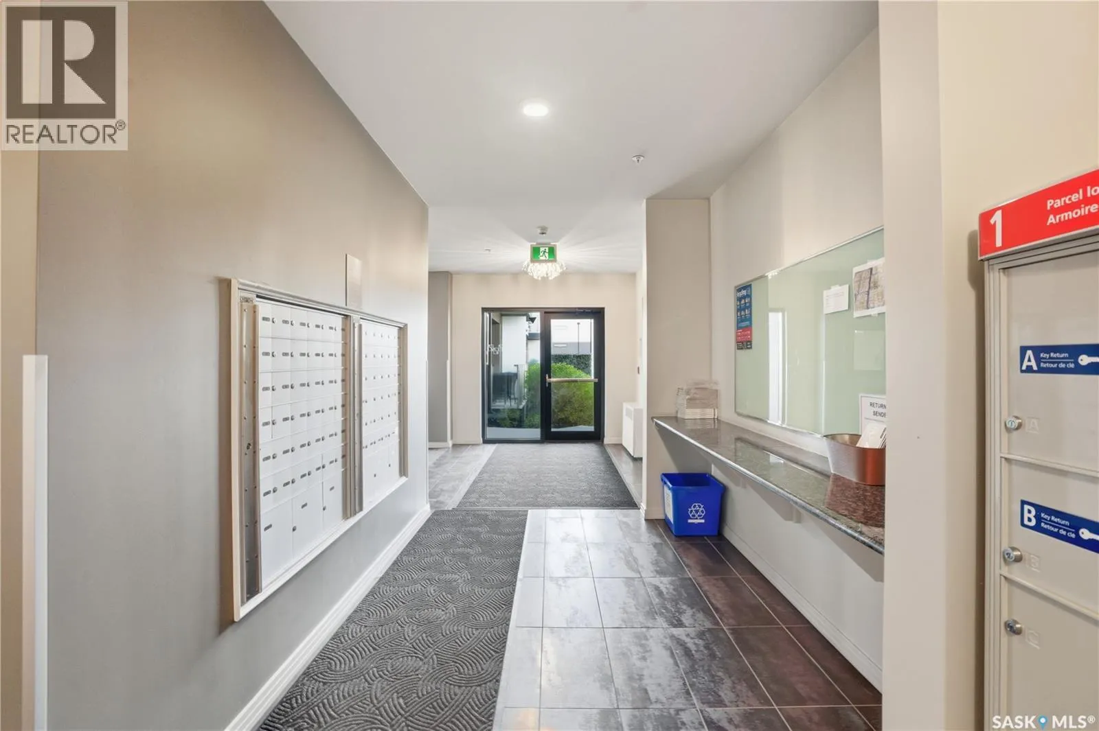 221 235 Evergreen SQUARE