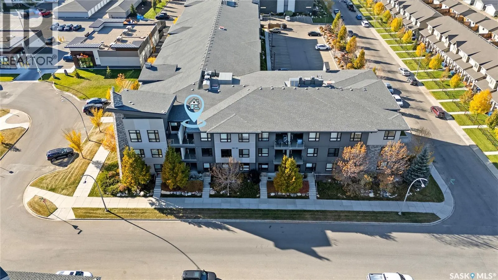 221 235 Evergreen SQUARE