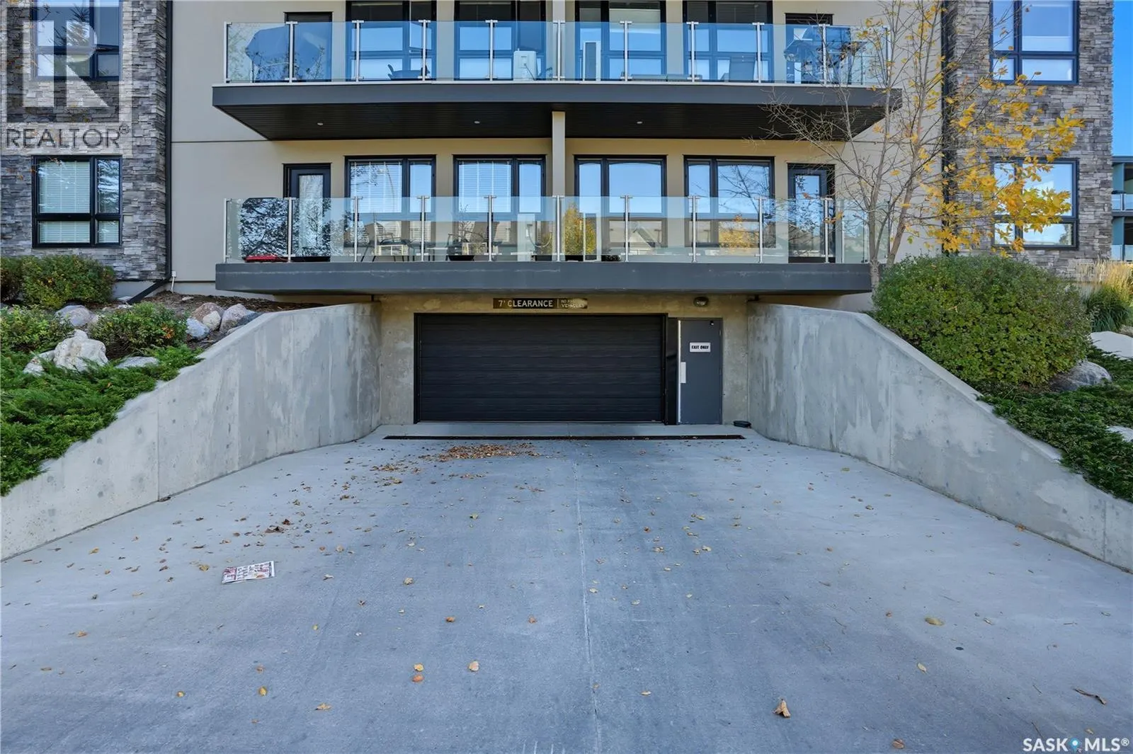 221 235 Evergreen SQUARE