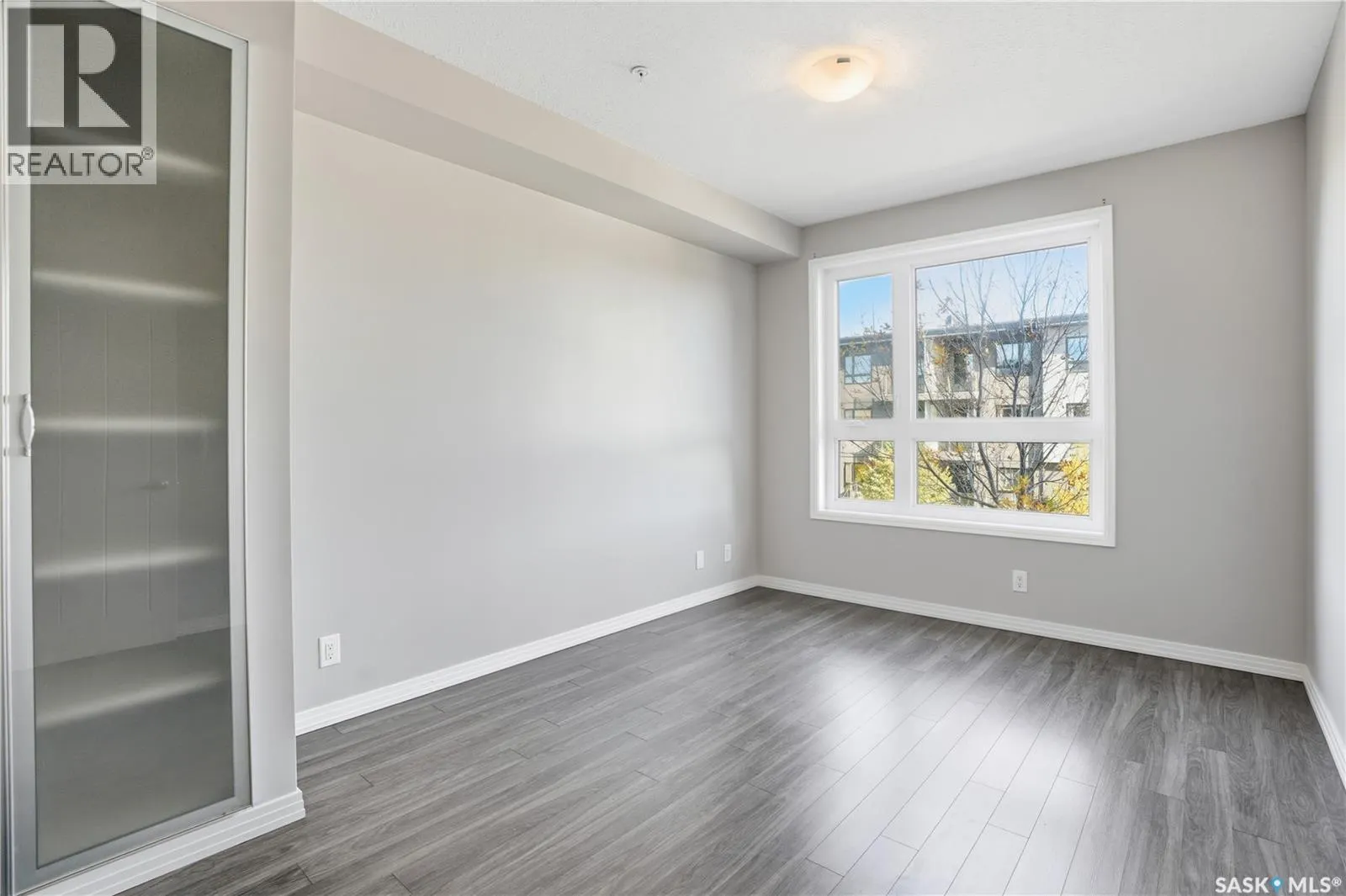 221 235 Evergreen SQUARE