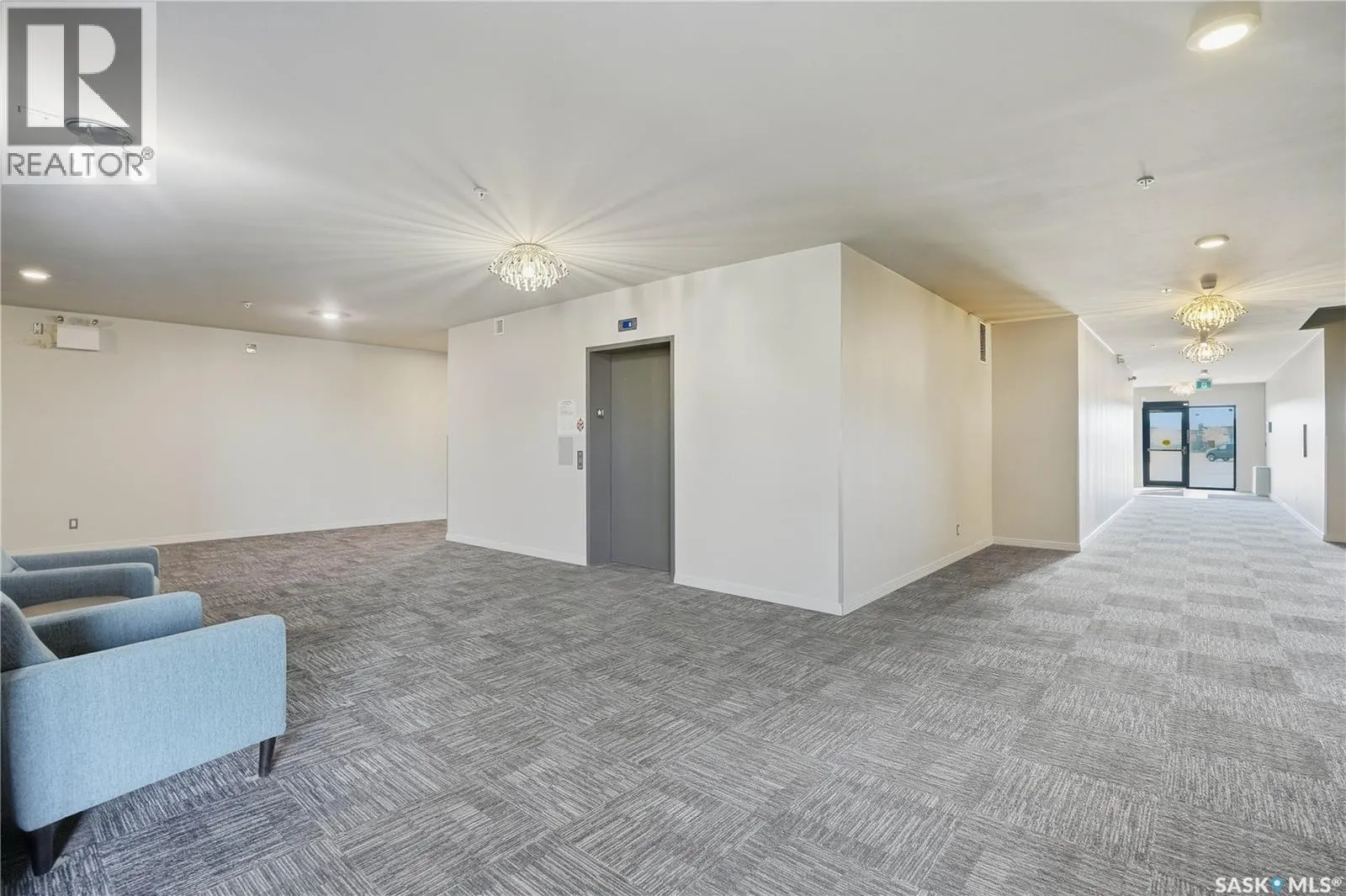 221 235 Evergreen SQUARE