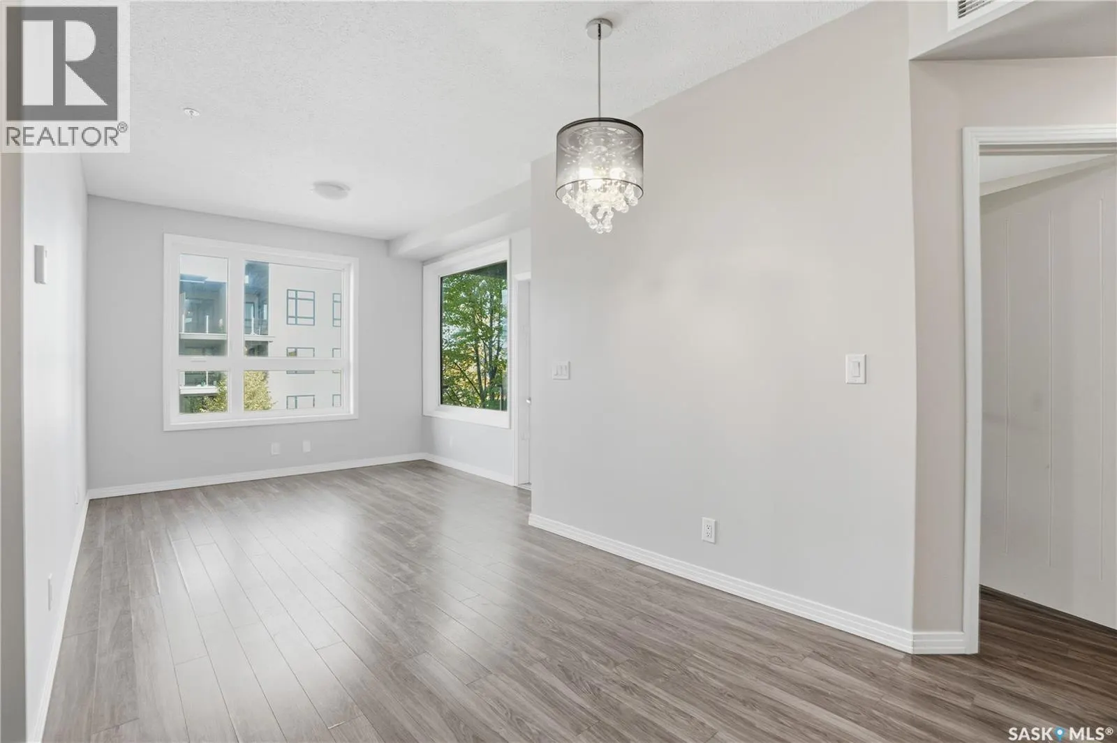 221 235 Evergreen SQUARE