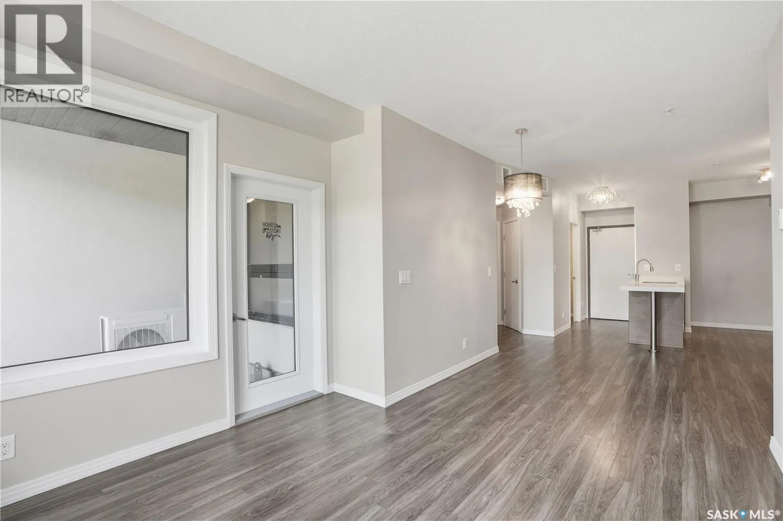221 235 Evergreen SQUARE