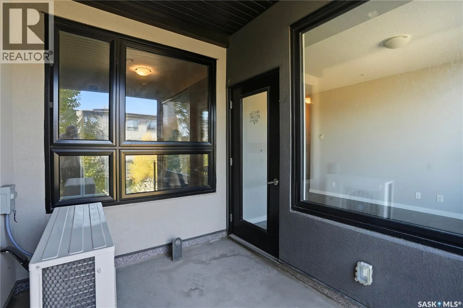 221 235 Evergreen SQUARE