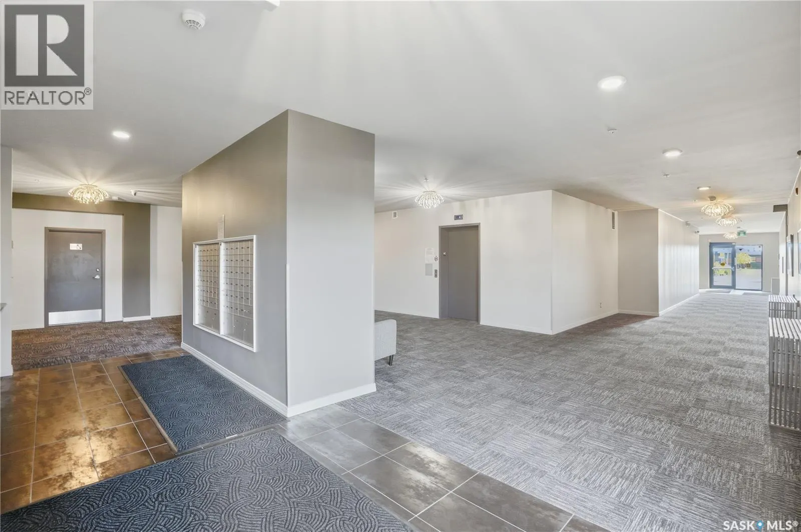 221 235 Evergreen SQUARE