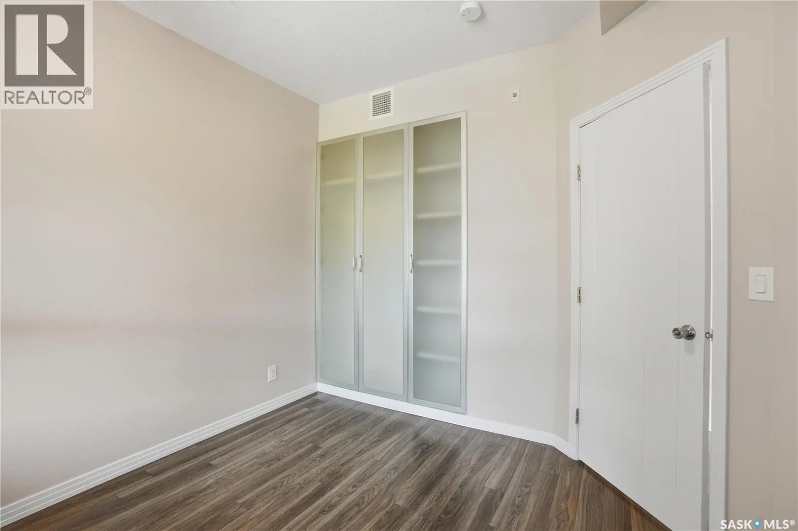 221 235 Evergreen SQUARE