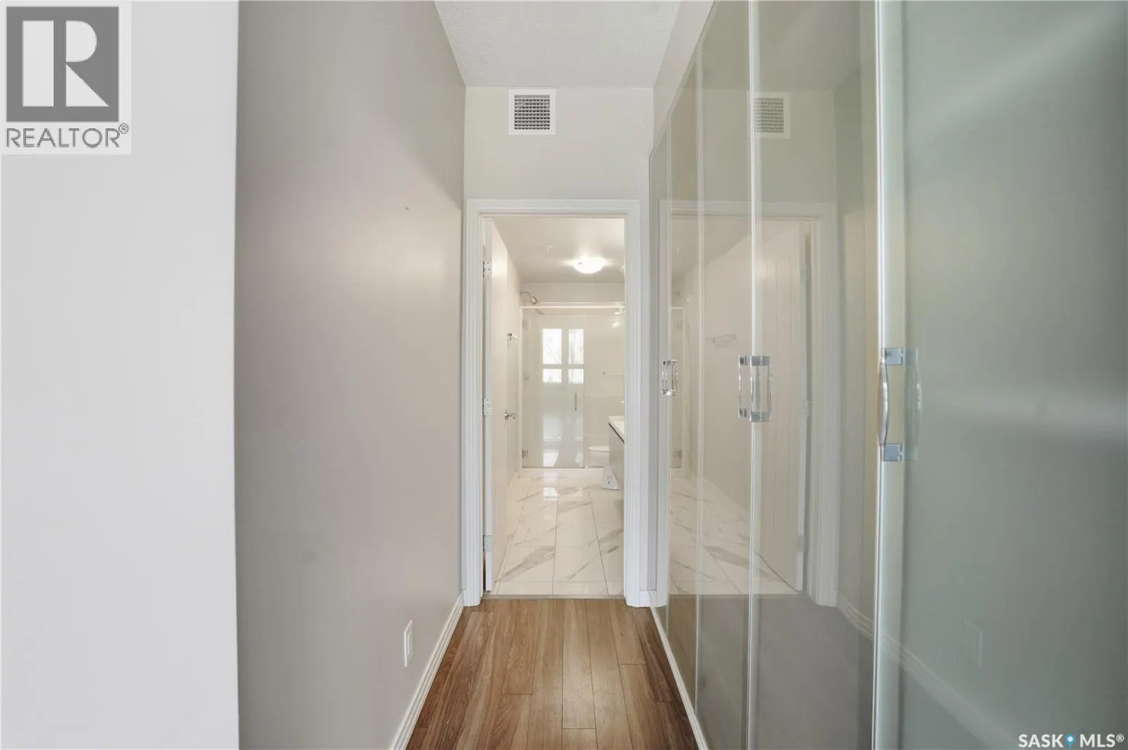 221 235 Evergreen SQUARE
