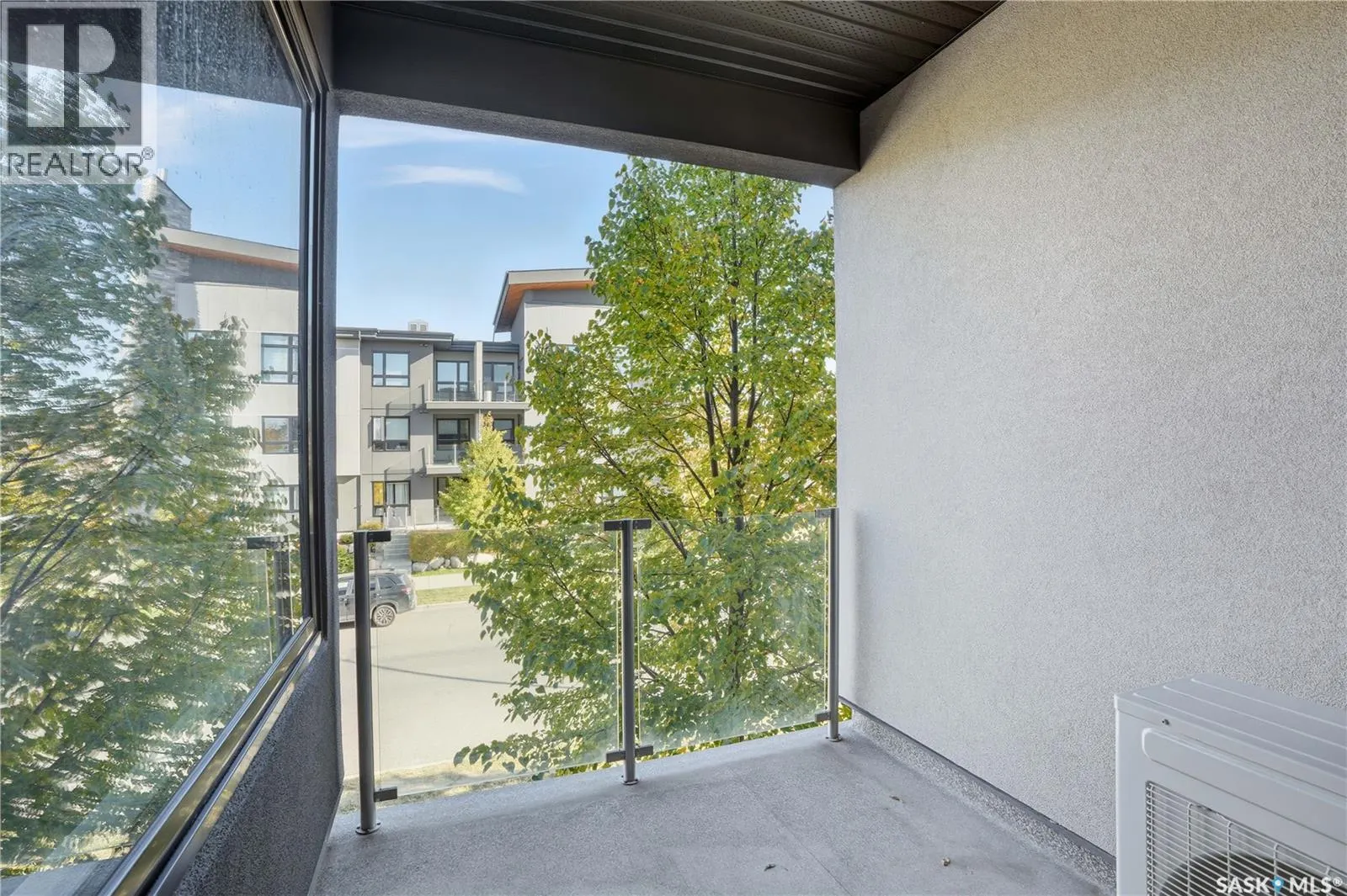 221 235 Evergreen SQUARE