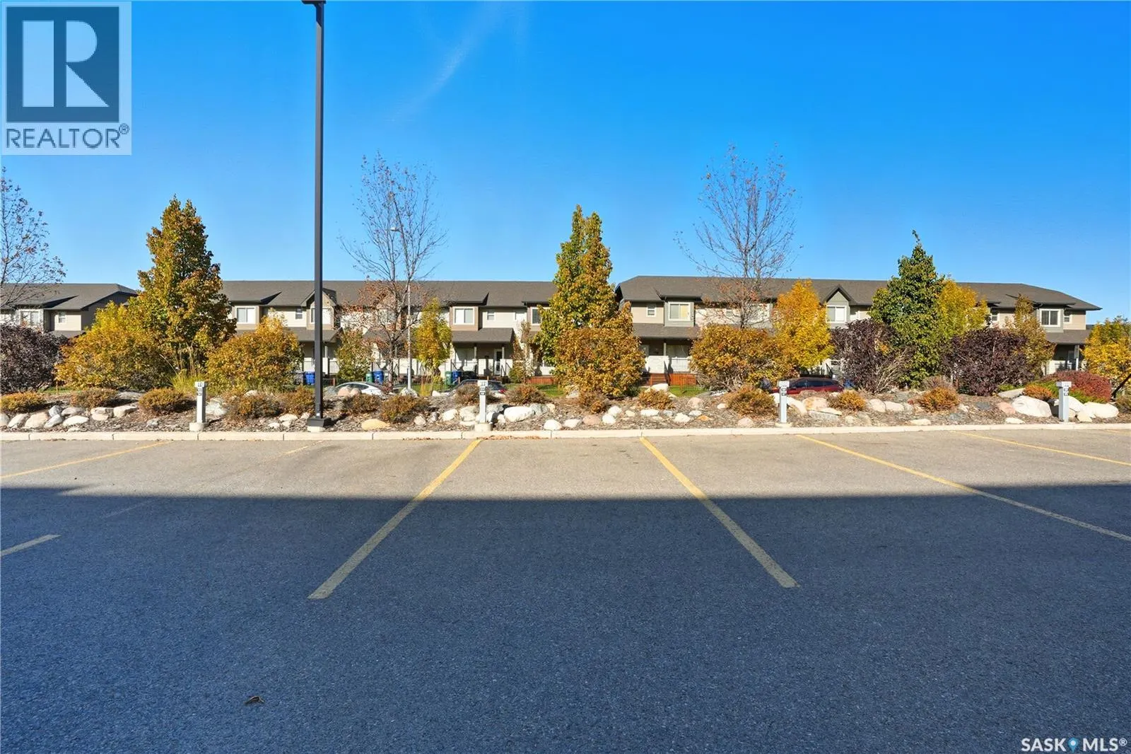 221 235 Evergreen SQUARE