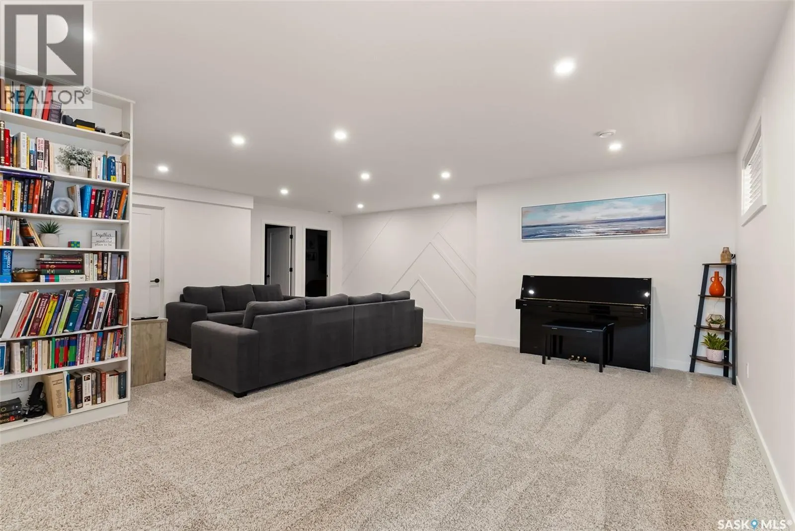 3304 Crosbie CRESCENT