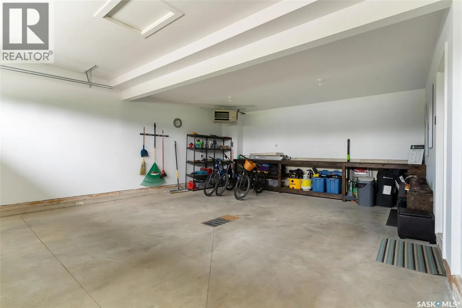 3304 Crosbie CRESCENT
