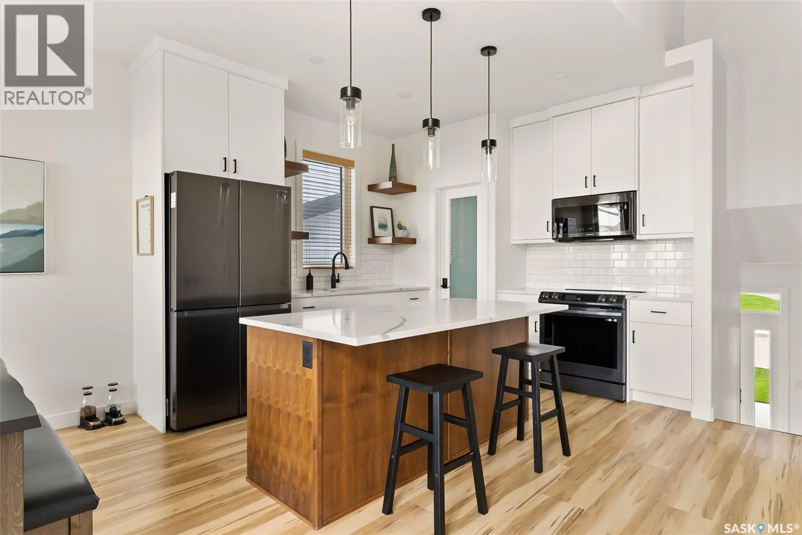 3304 Crosbie CRESCENT