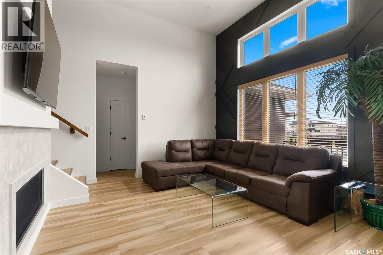 3304 Crosbie CRESCENT
