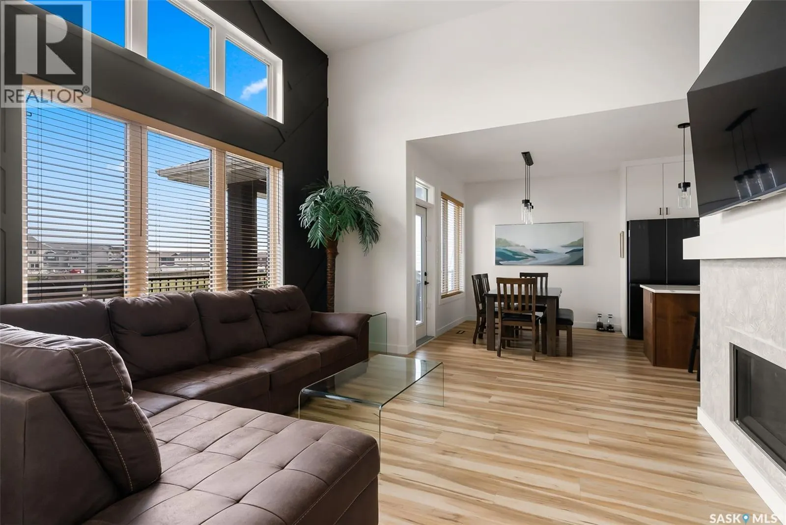 3304 Crosbie CRESCENT