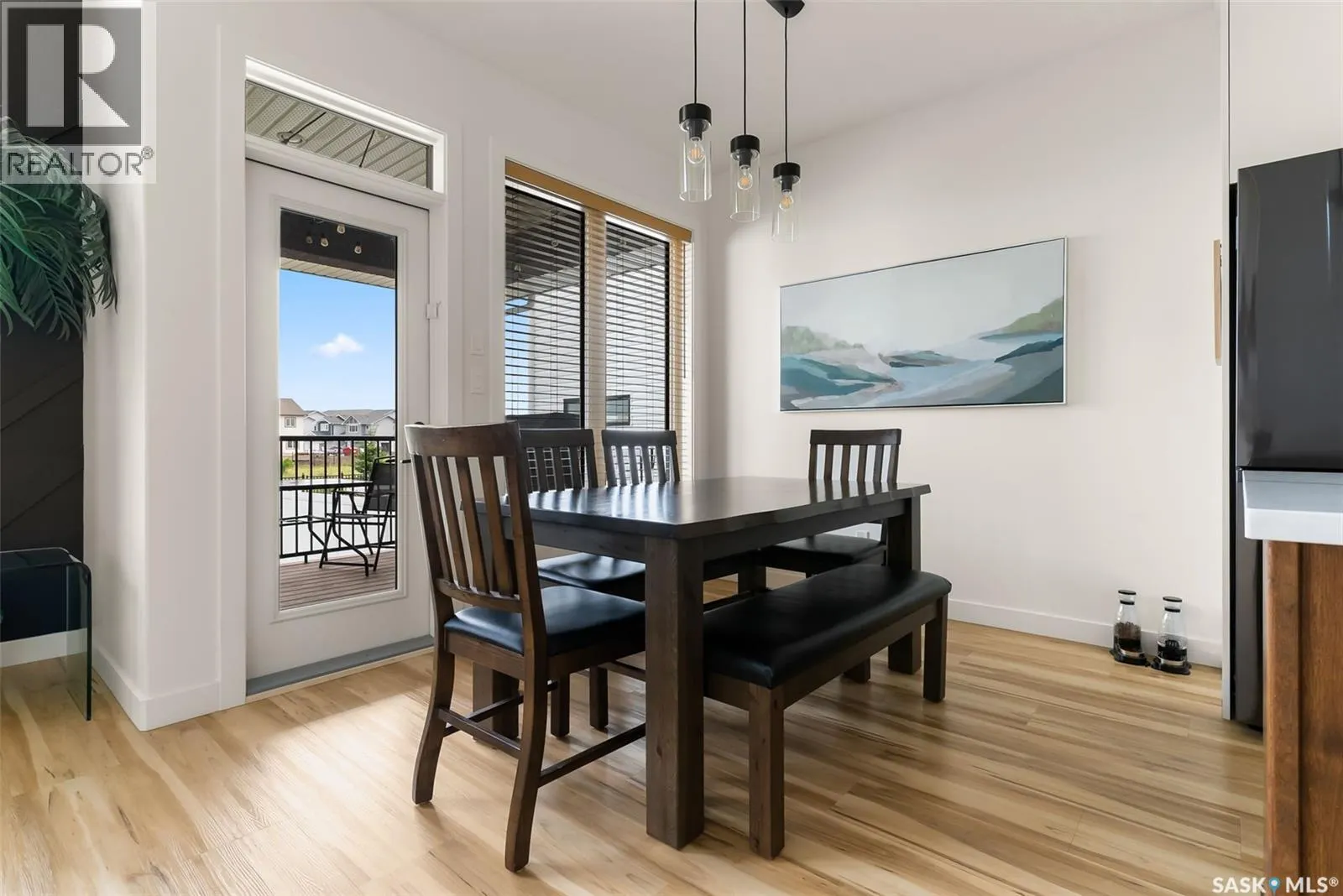 3304 Crosbie CRESCENT