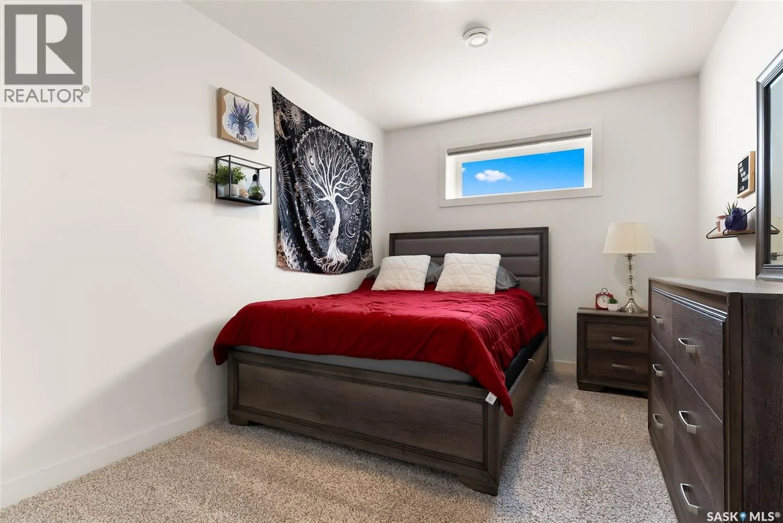 3304 Crosbie CRESCENT