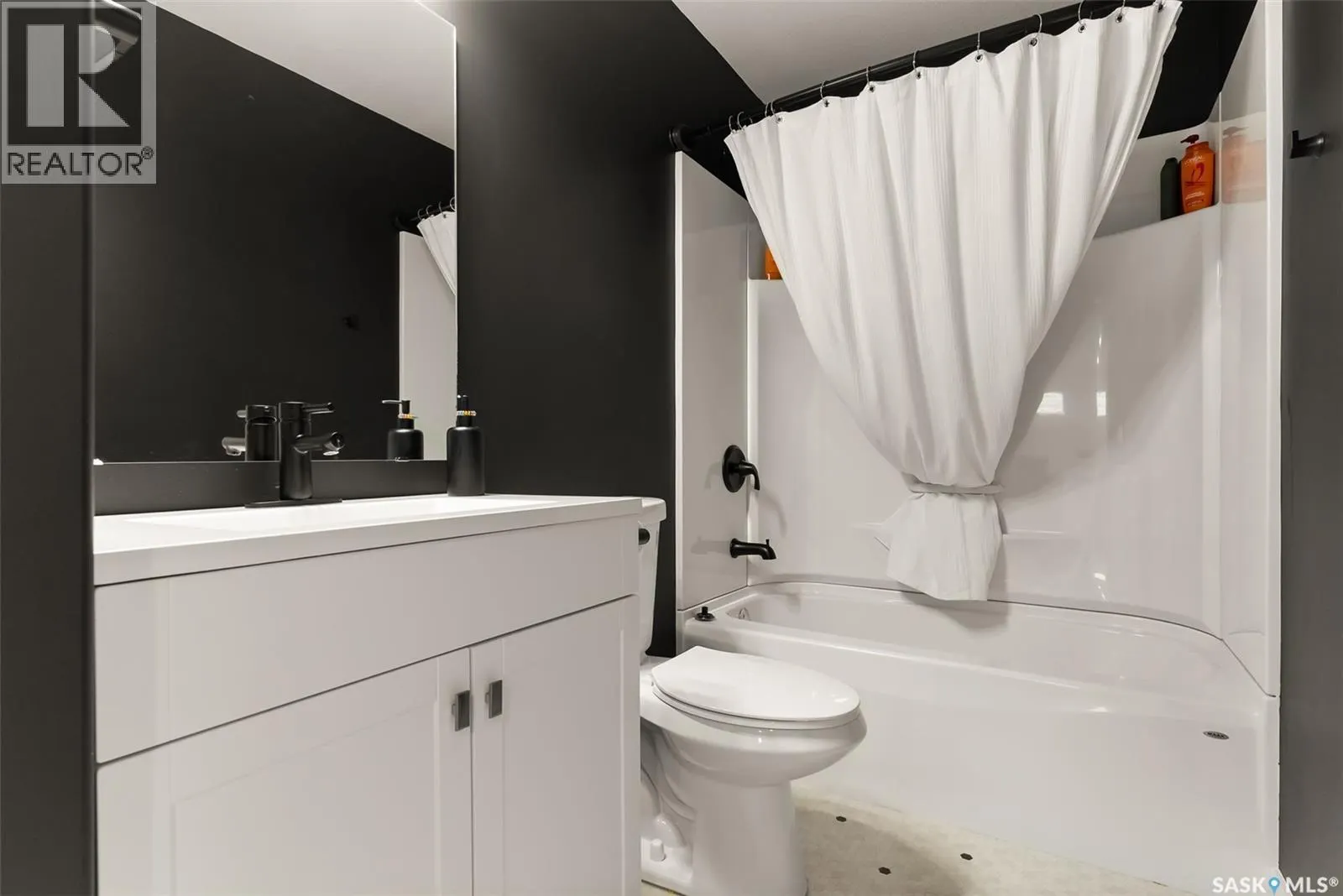 3304 Crosbie CRESCENT