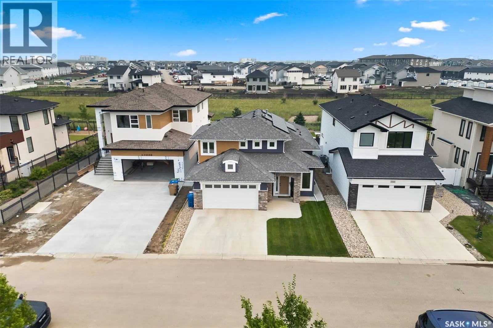 3304 Crosbie CRESCENT