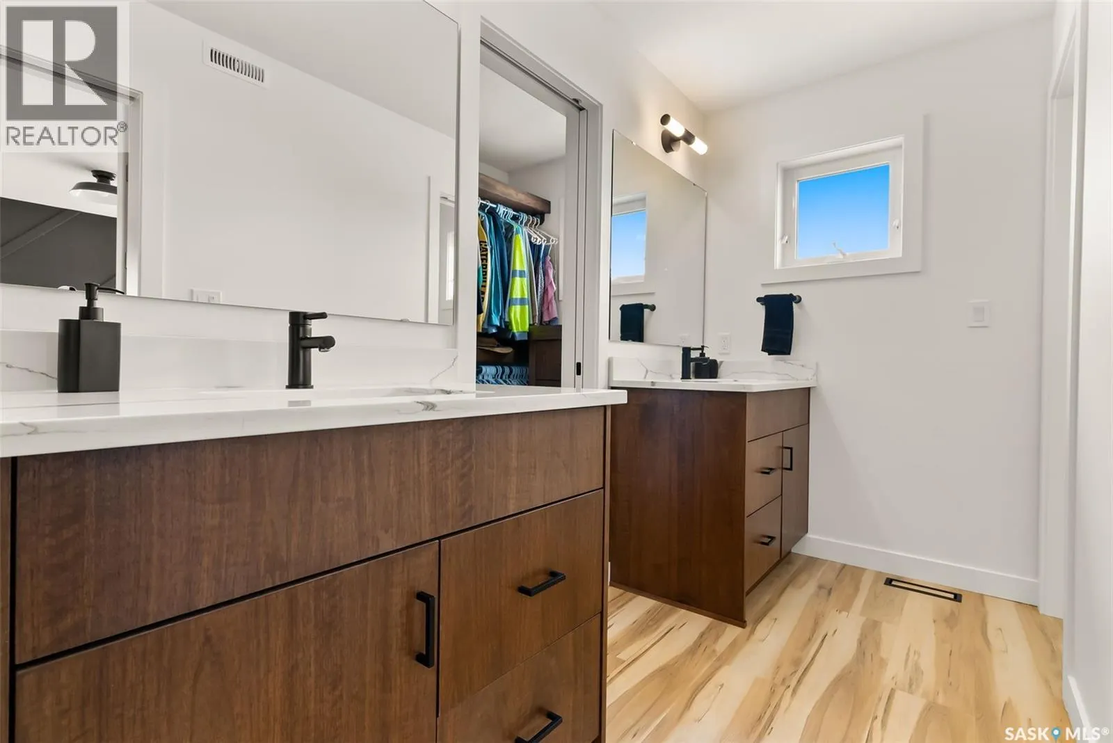 3304 Crosbie CRESCENT