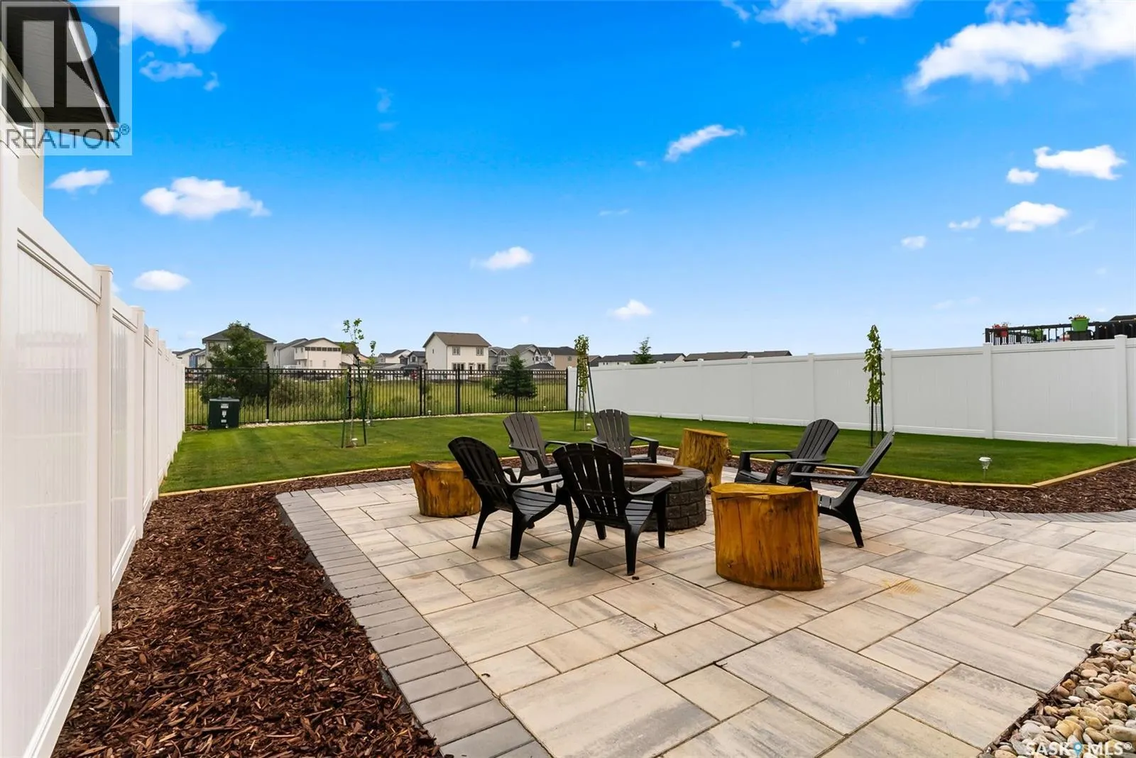 3304 Crosbie CRESCENT