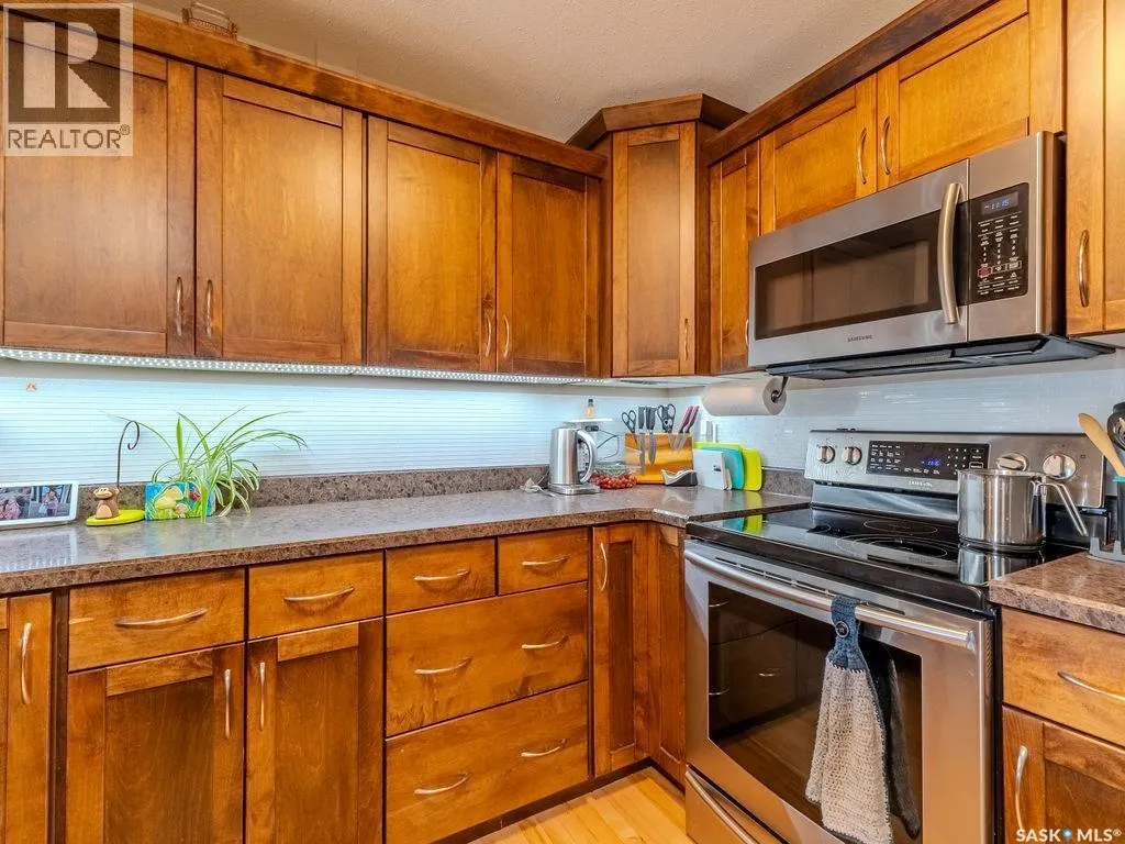 214 1st STREET S