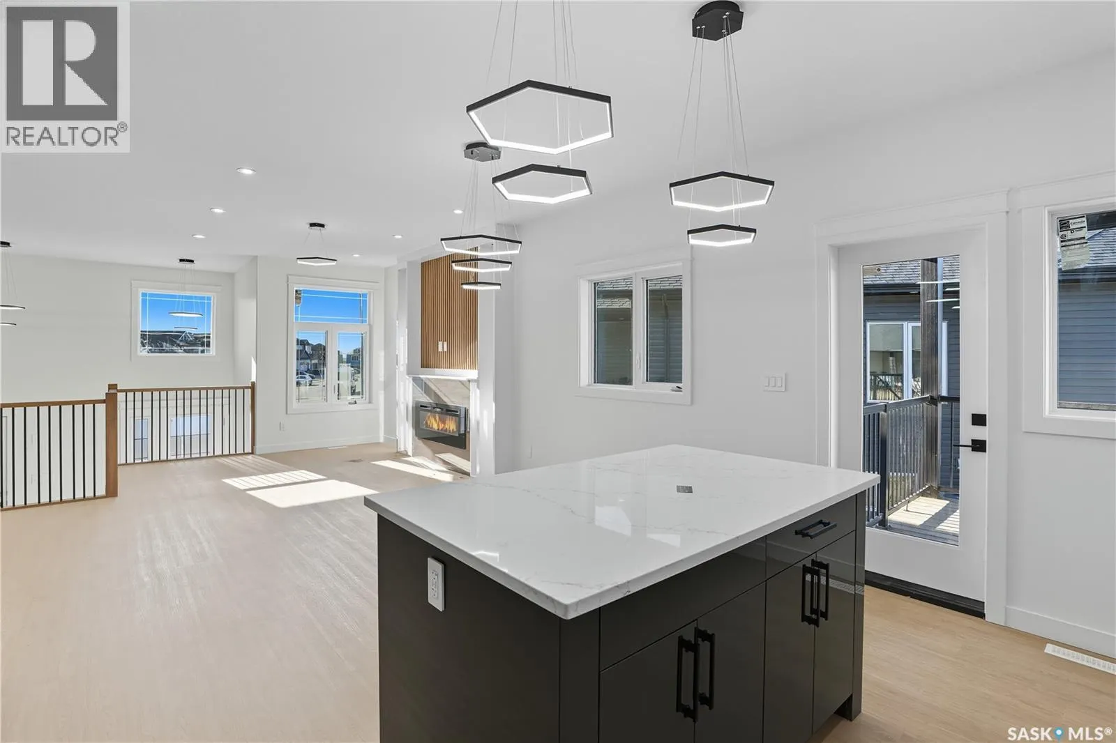 738 Bentley MANOR