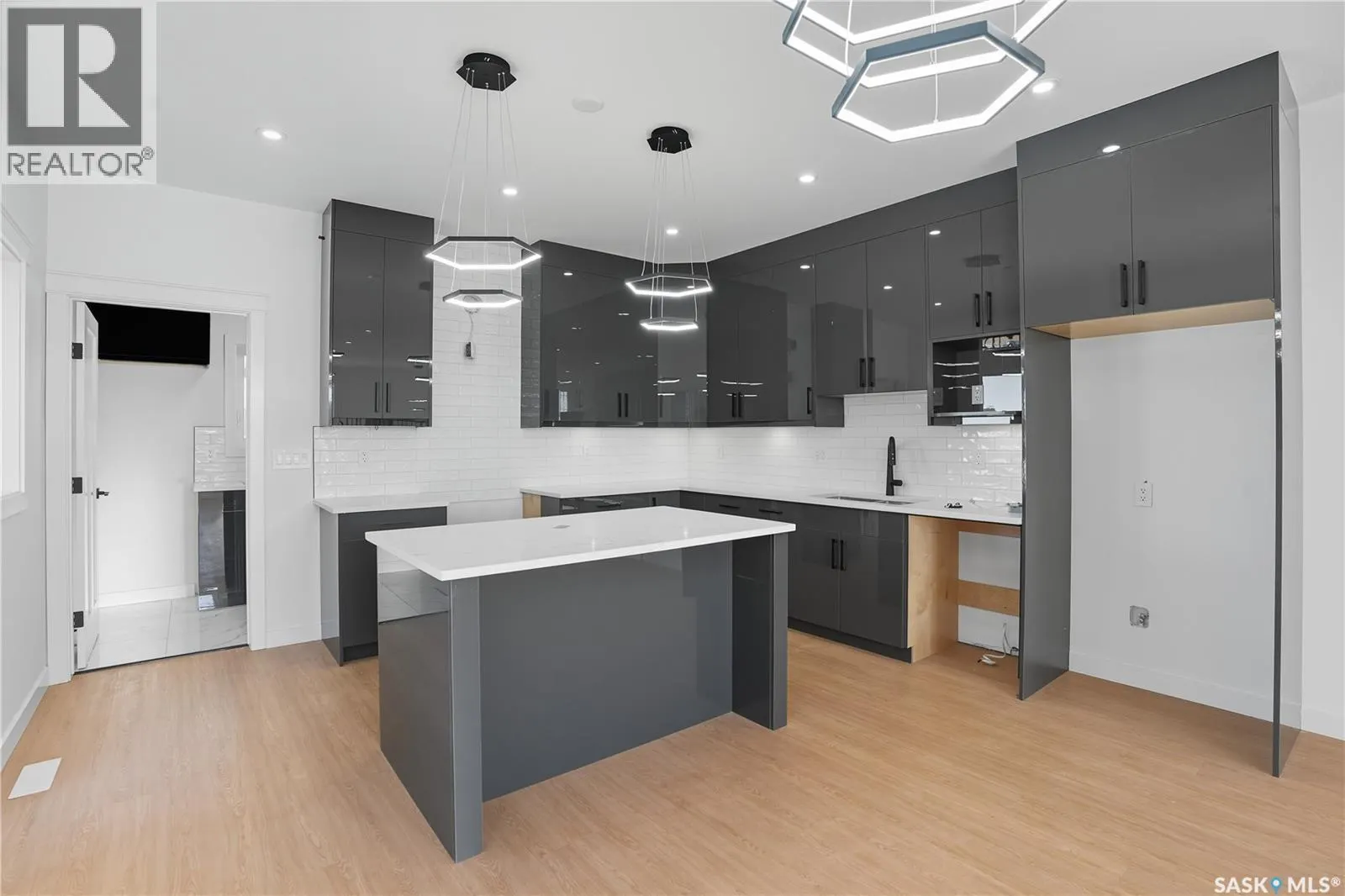 738 Bentley MANOR