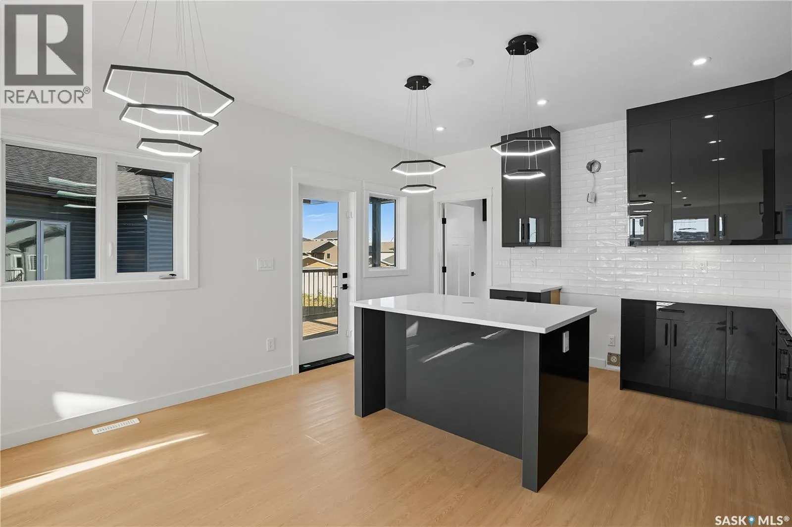 738 Bentley MANOR