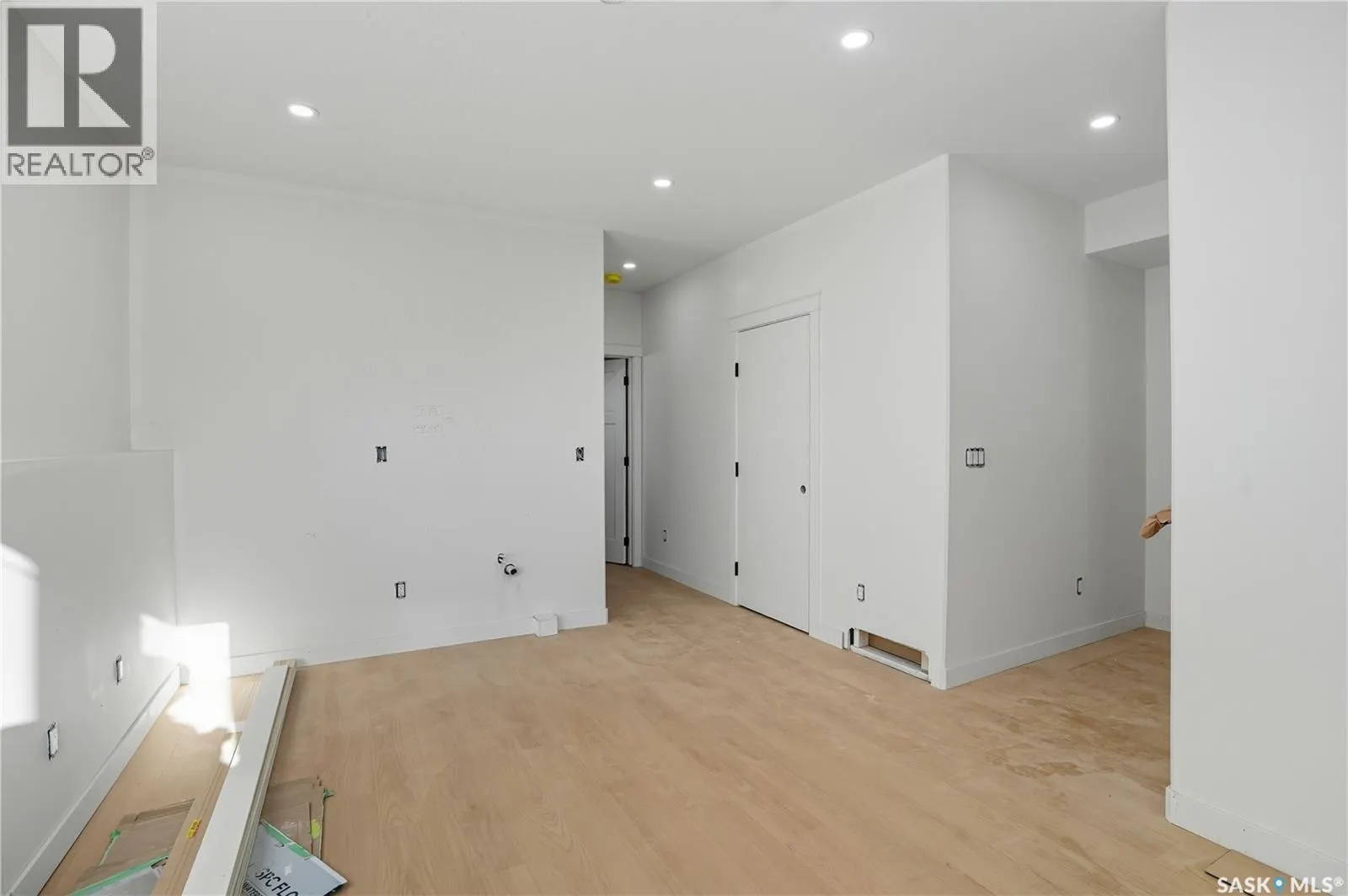 738 Bentley MANOR