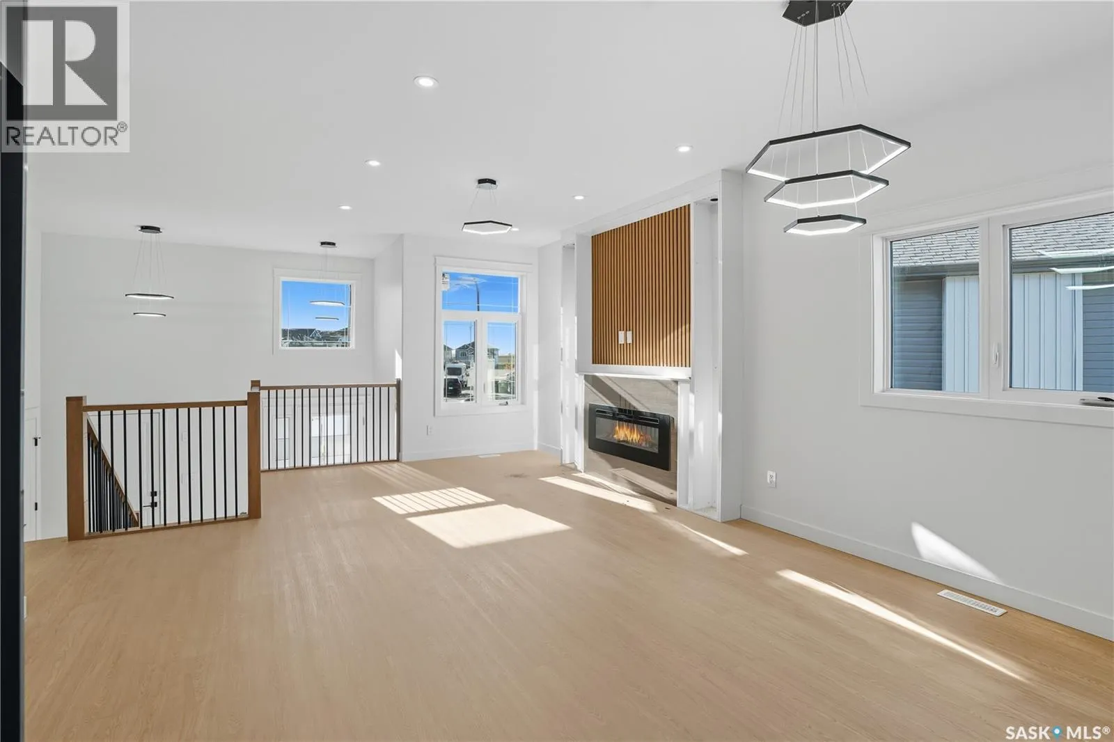 738 Bentley MANOR