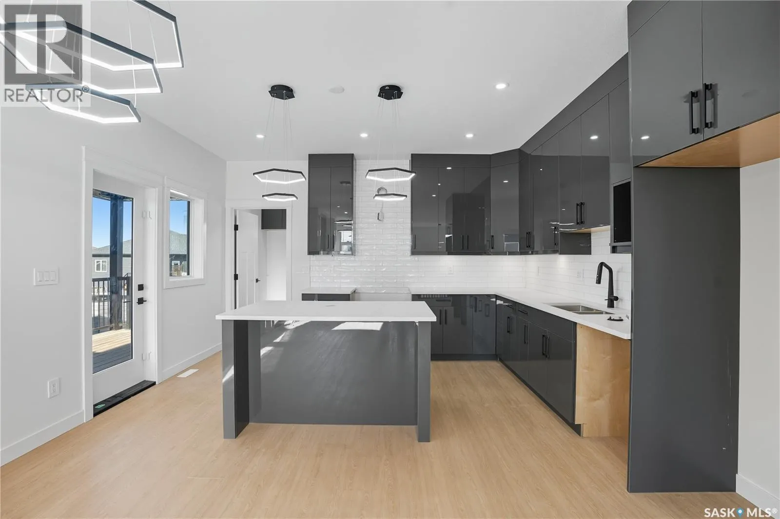 738 Bentley MANOR