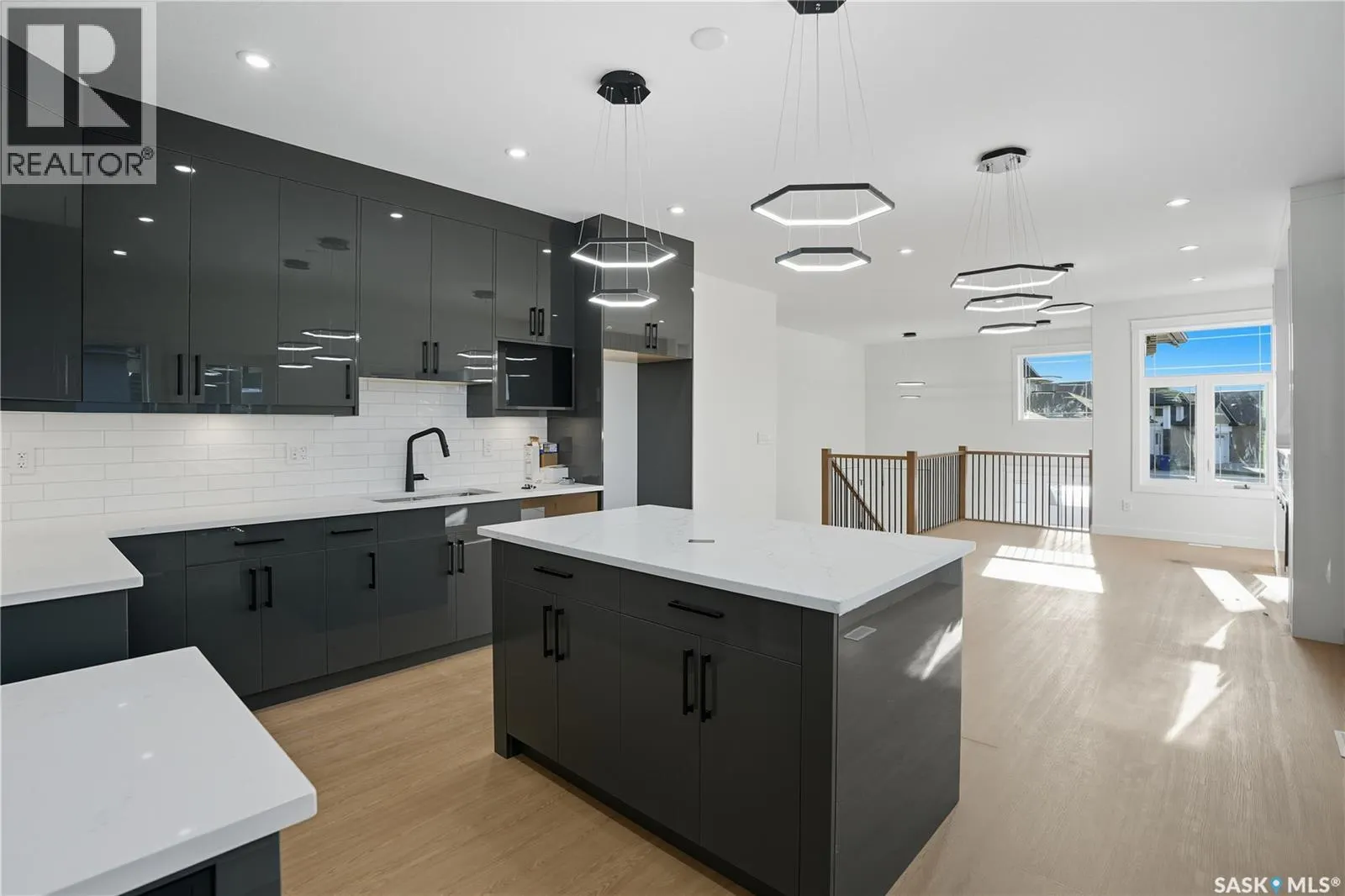 738 Bentley MANOR