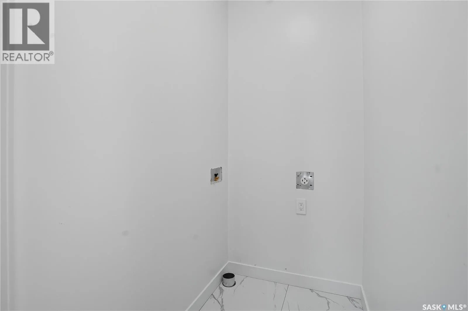 738 Bentley MANOR