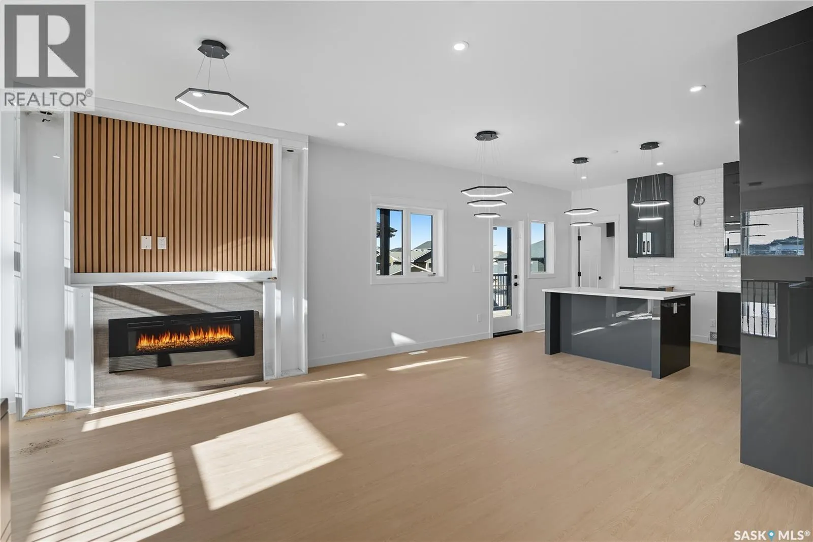 738 Bentley MANOR