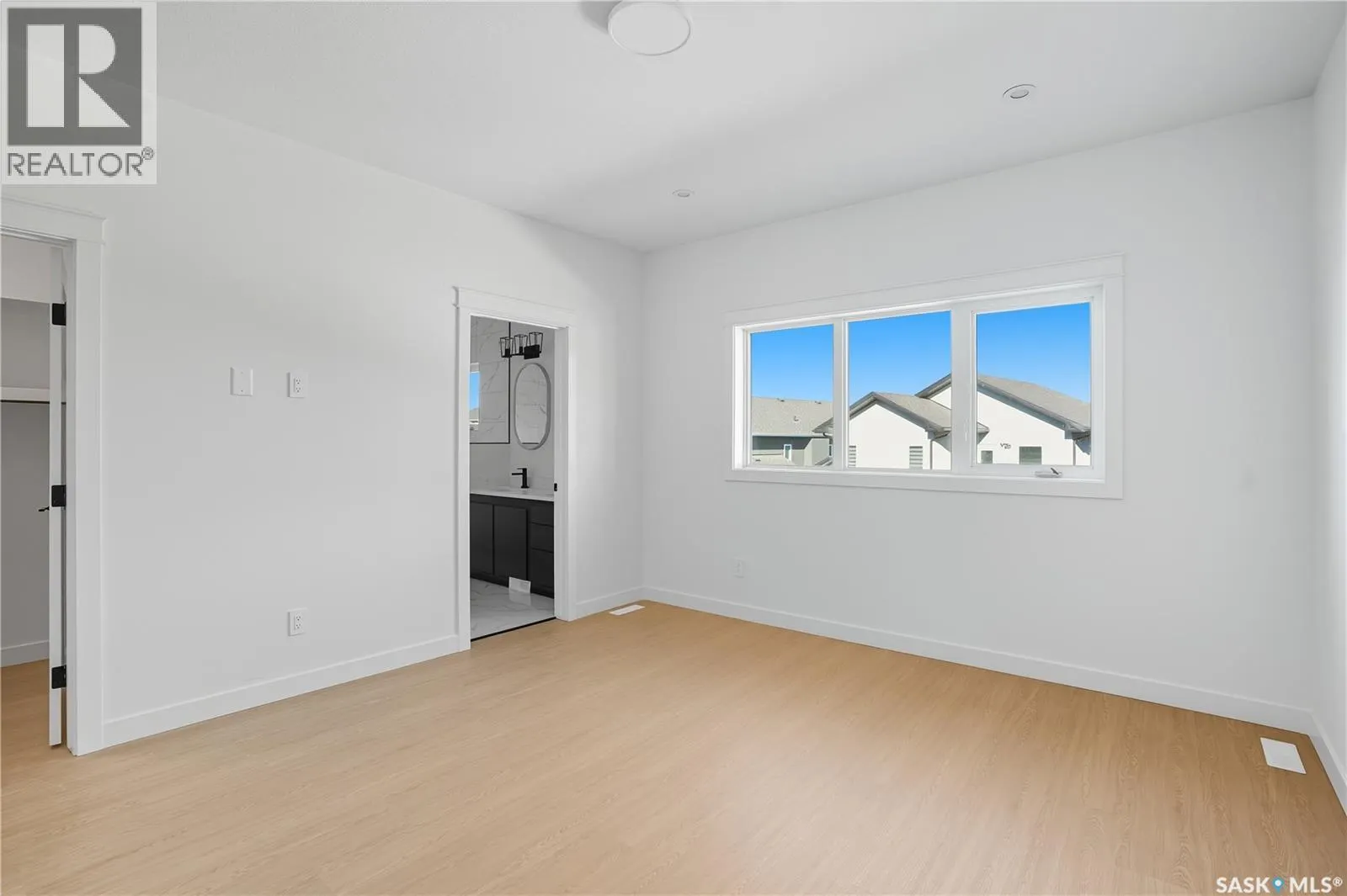 738 Bentley MANOR